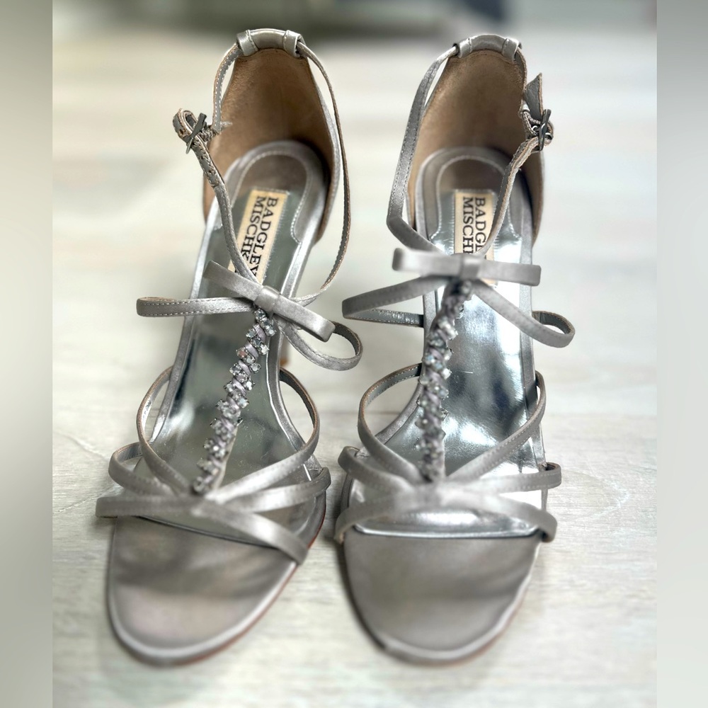 badgley mischka heeled sandals, gently worn, size 6.5, silver satin!